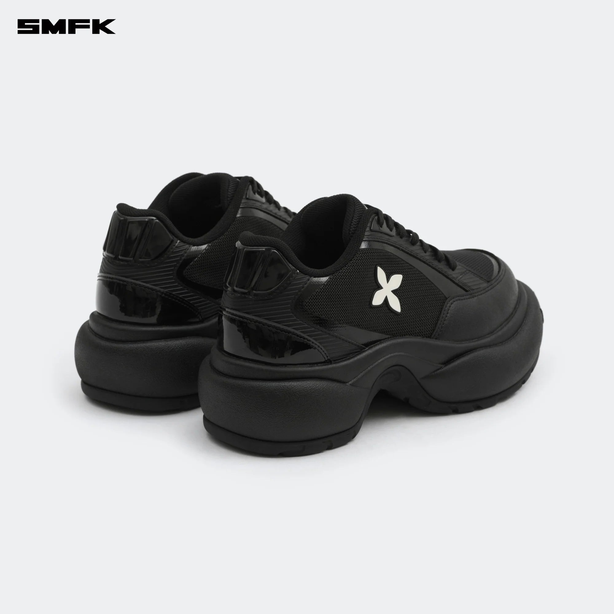 FUTURE RIPPLE THICK-SOLED SNEAKER IN BLACK