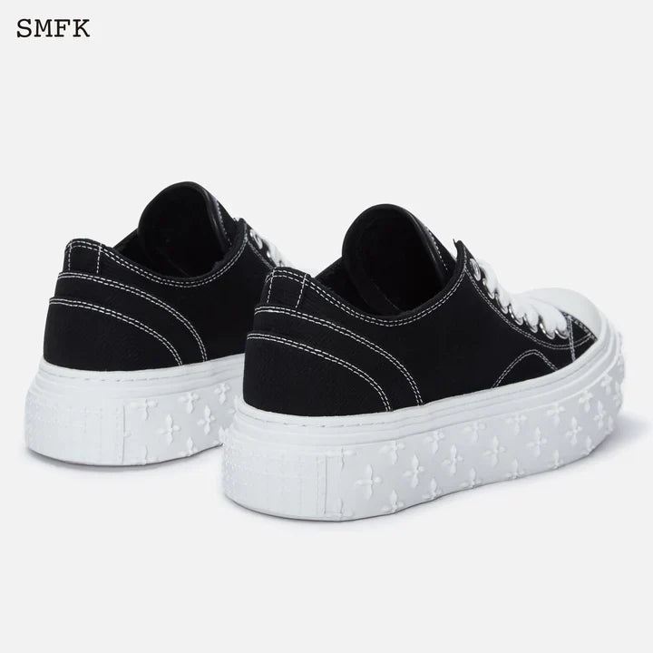 GARDEN VINTAGE SKATE SHOES BLACK AND WHITE