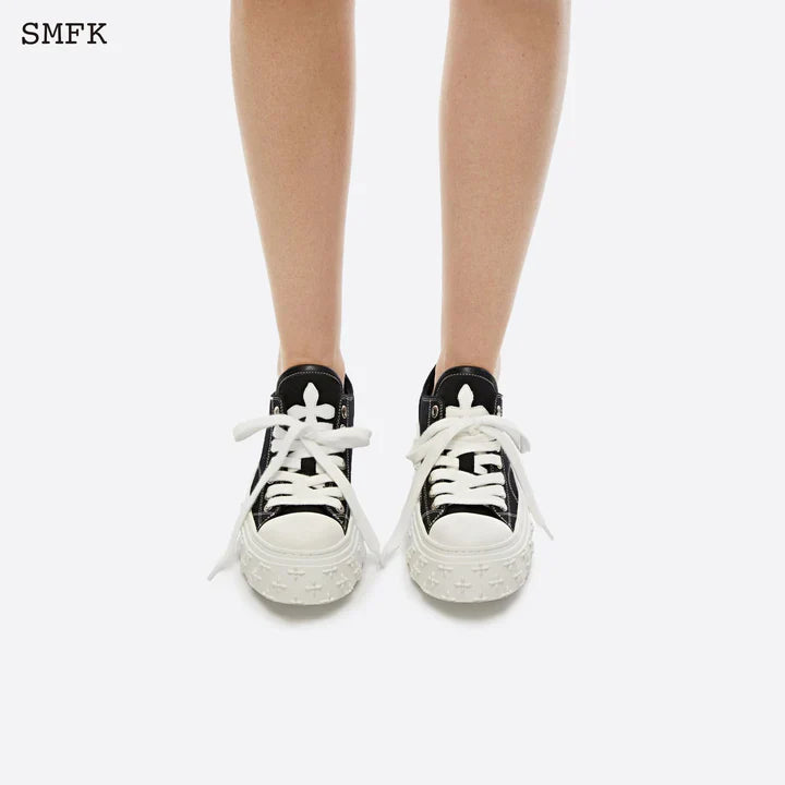 GARDEN VINTAGE SKATE SHOES BLACK AND WHITE